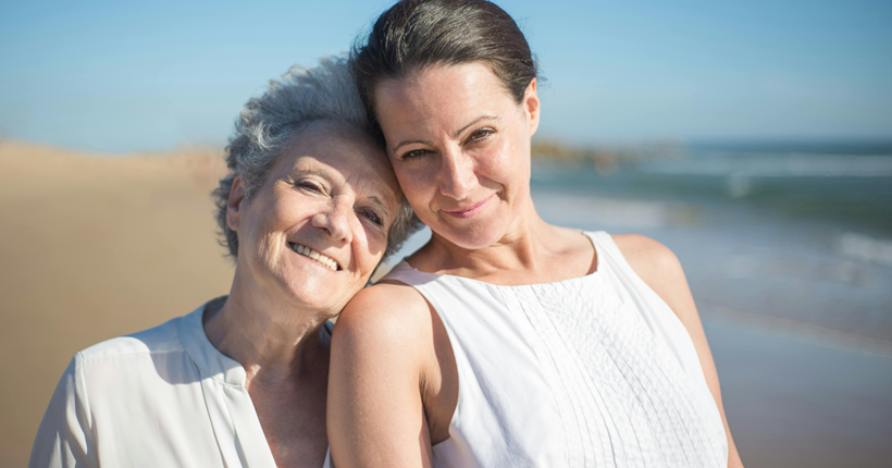 Dos mujeres en la playa