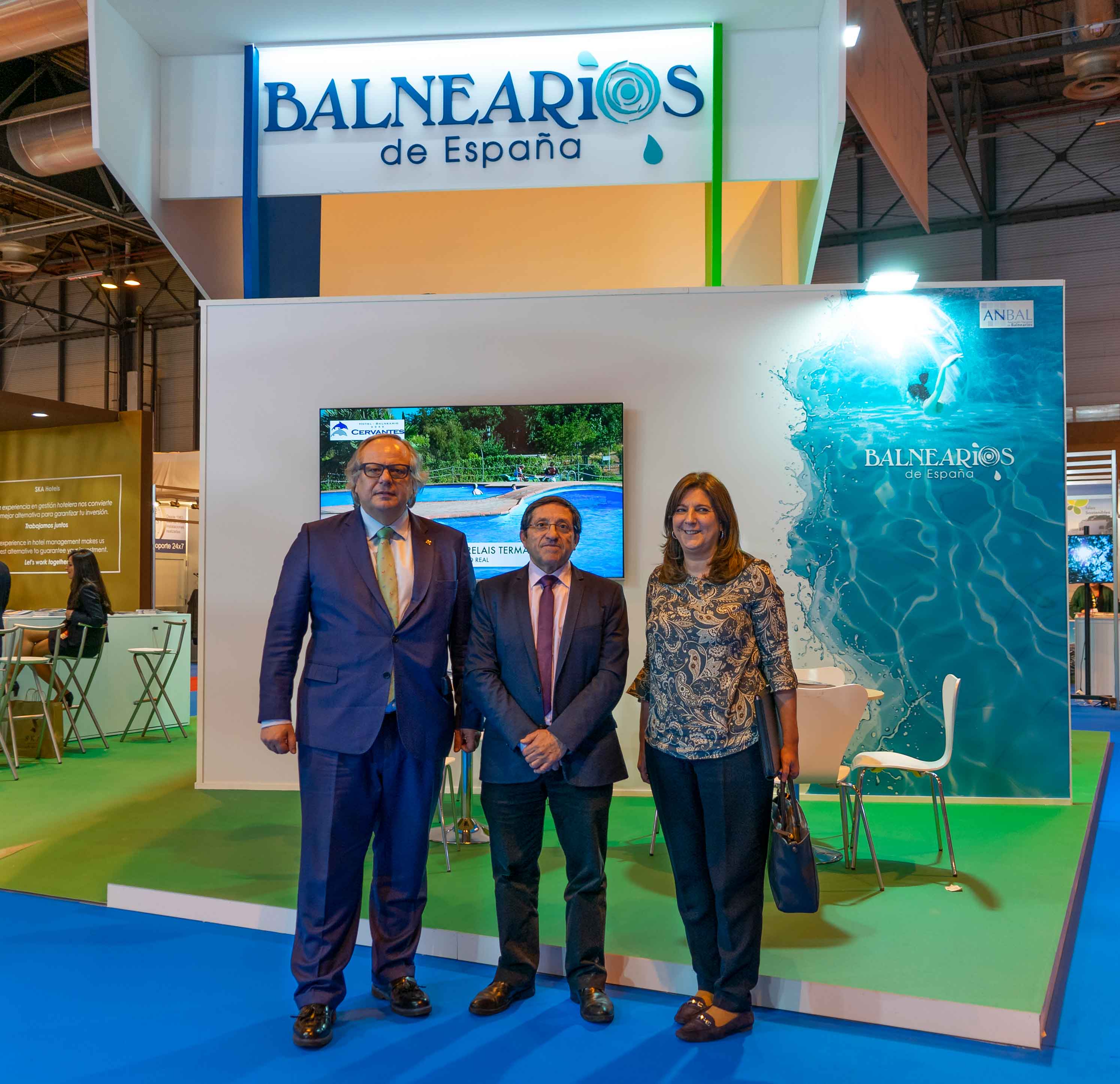 D. Manuel Martínez Domene junto a D. Miguel Mirones Díez y Dña. Amelia García Pérez